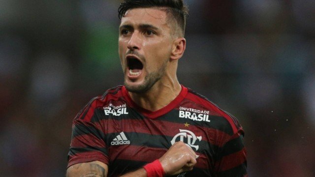 ‘Estamos a um passo de conquistar mais um título’, diz Arrascaeta sobre Flamengo