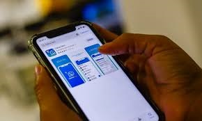 Nascidos em maio podem atualizar dados no Caixa Tem