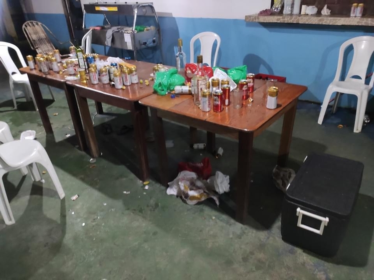 Festa clandestina regada à bebidas é encerrada pela polícia no Amazonas