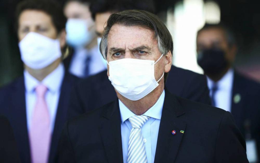 Bolsonaro promete acelerar vacinação durante jantar com empresários