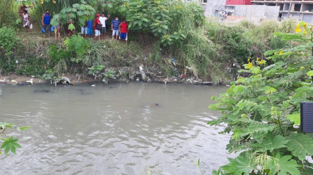 Corpo com marcas de tiros é encontrado em igarapé na zona norte de Manaus