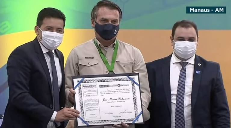 Presidente Jair Bolsonaro recebe título de cidadão amazonense