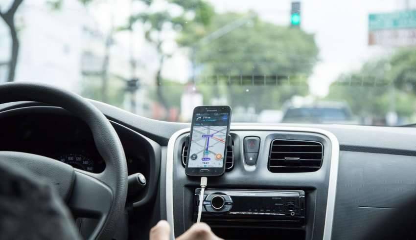 Após assalto, motorista de app é resgatado de porta-malas em Manaus
