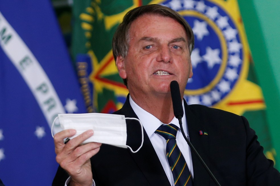Por que Bolsonaro lavou as mãos para milhões dólares justamente na saúde