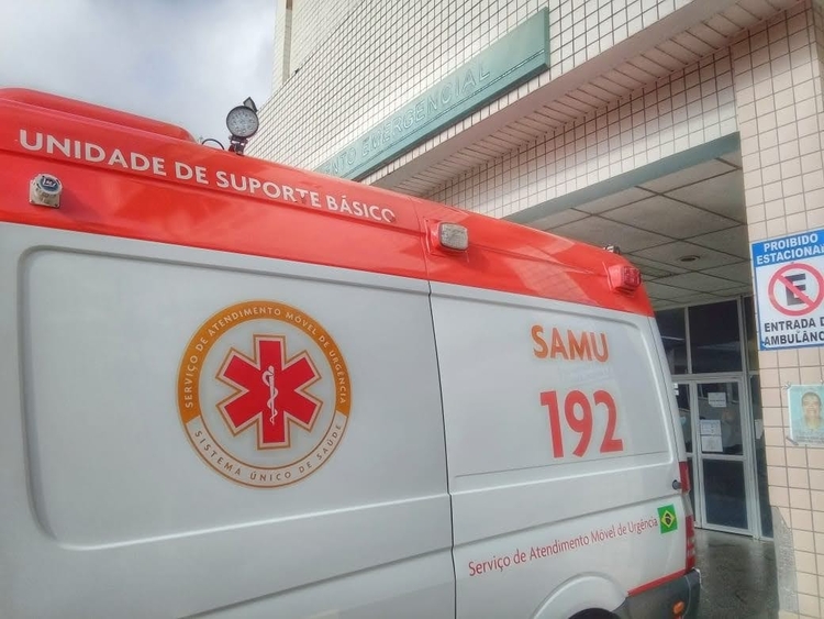 População captura e espanca homem no meio da rua em Manaus