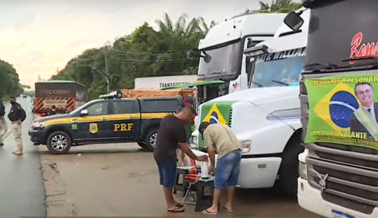 Caminhoneiros seguem com protesto na BR-174