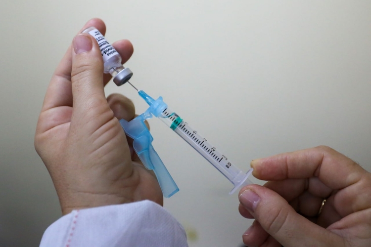 Manaus vai iniciar aplicação da 3ª dose da vacina em idosos de 70 anos