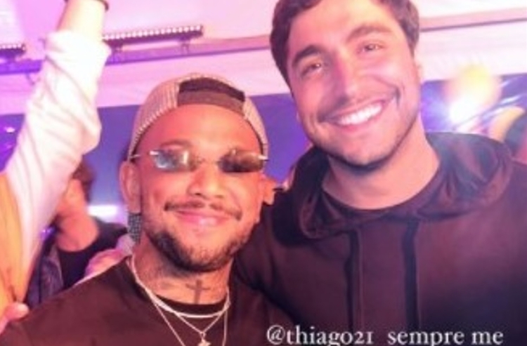 Nego do Borel curte balada e posa com ex de Anitta