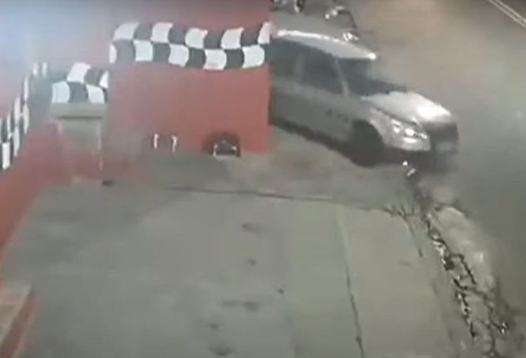 Carro de mulher desaparecida em Manaus é encontrado em ramal