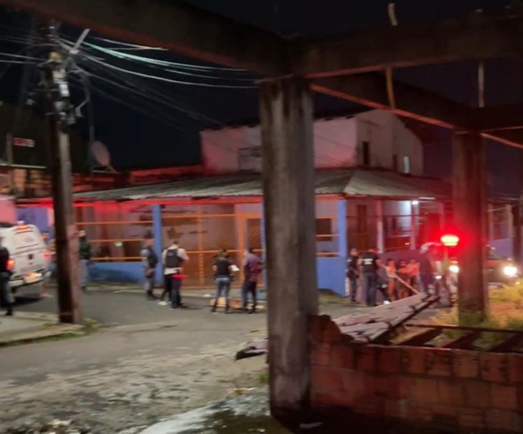 Homem é sequestrado de casa e levado para ser executado 
