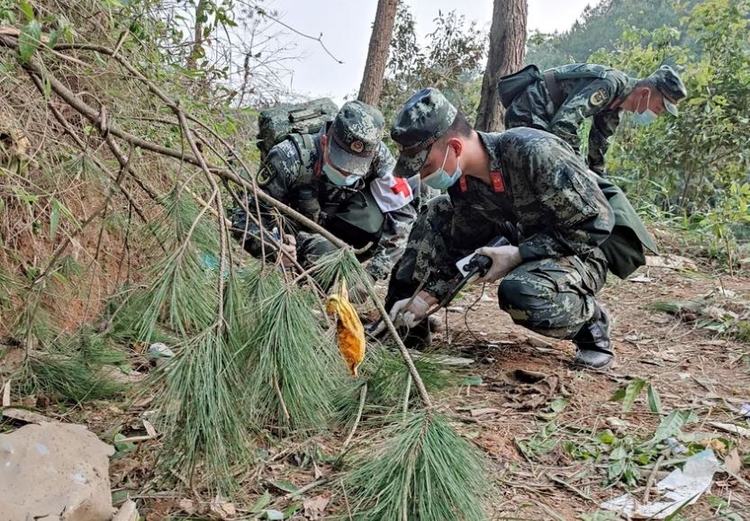 Caixa preta de avião com 132 pessoas na China é encontrada