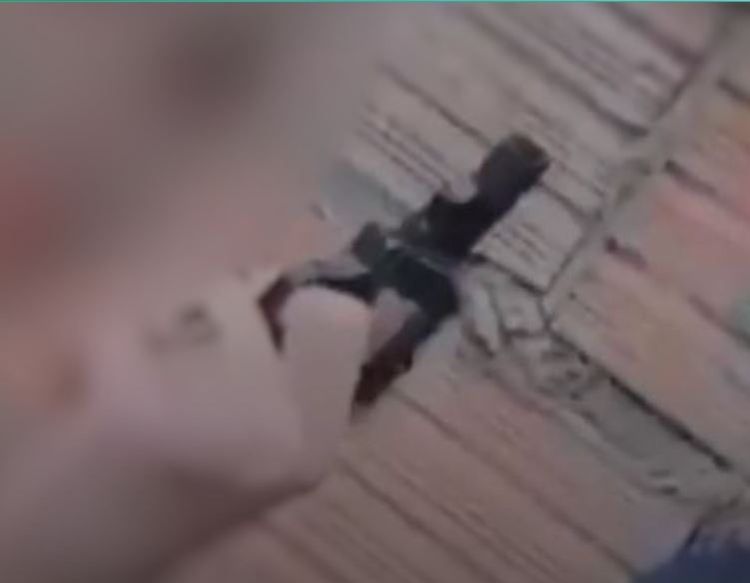 Adolescente é flagrado exibindo arma após matar aula para ir a balneário em Manaus