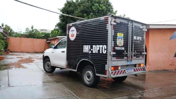 Dupla tenta fugir da polícia, cai de moto e morre durante confronto em Manaus