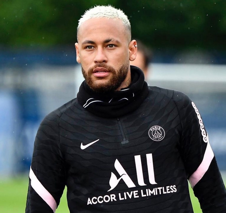 Neymar é comunicado pelo PSG de que não está nos planos do clube, diz jornal