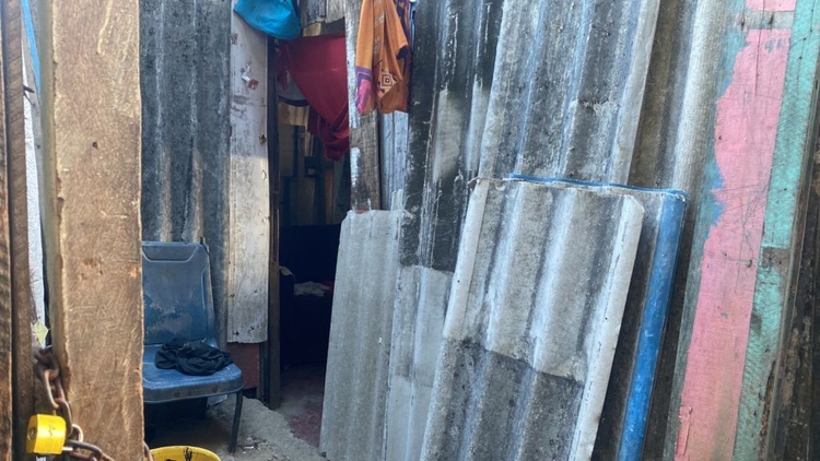 Mulher é encontrada morta embaixo da cama em Manaus