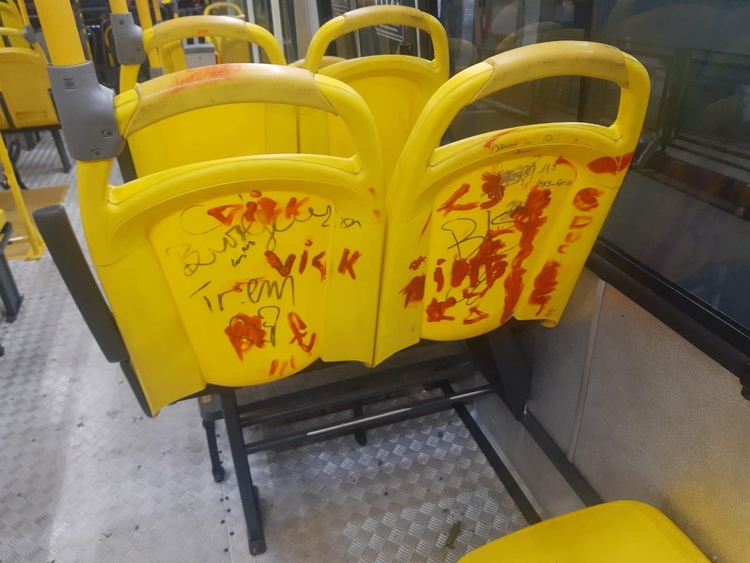 Ônibus de frota nova são vandalizados em Manaus