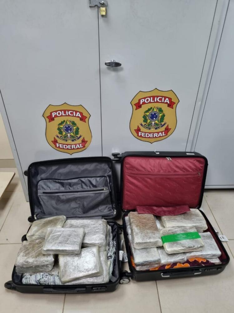 PF apreende 28 quilos de maconha em duas malas no porão de bagagens do aeroporto Eduardo Gomes