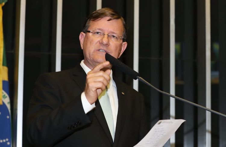 Deputado do Amazonas ingressa com projeto contra corte de recursos de Universisades