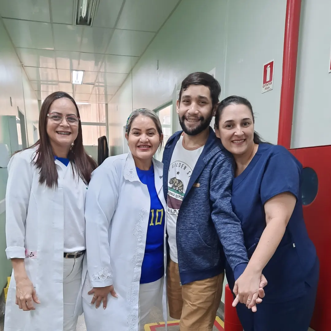 Após complicações da diabetes, jornalista Jordan Muniz recebe alta médica, em Manaus