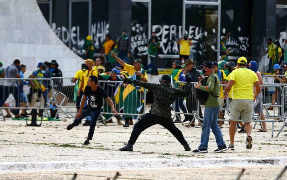 STF nega liberdade a presos após atos violentos de 8 de janeiro em Brasília