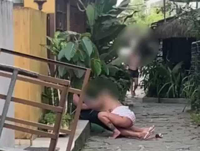 Casal é flagrado fazendo sexo no meio de rua em plena luz do dia