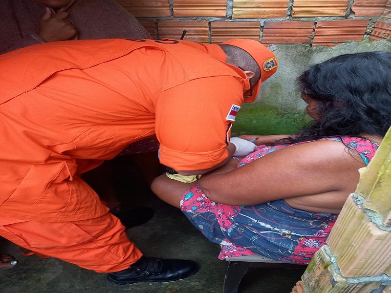 Corpo de Bombeiros faz parto de emergência em casa, no interior do Amazonas