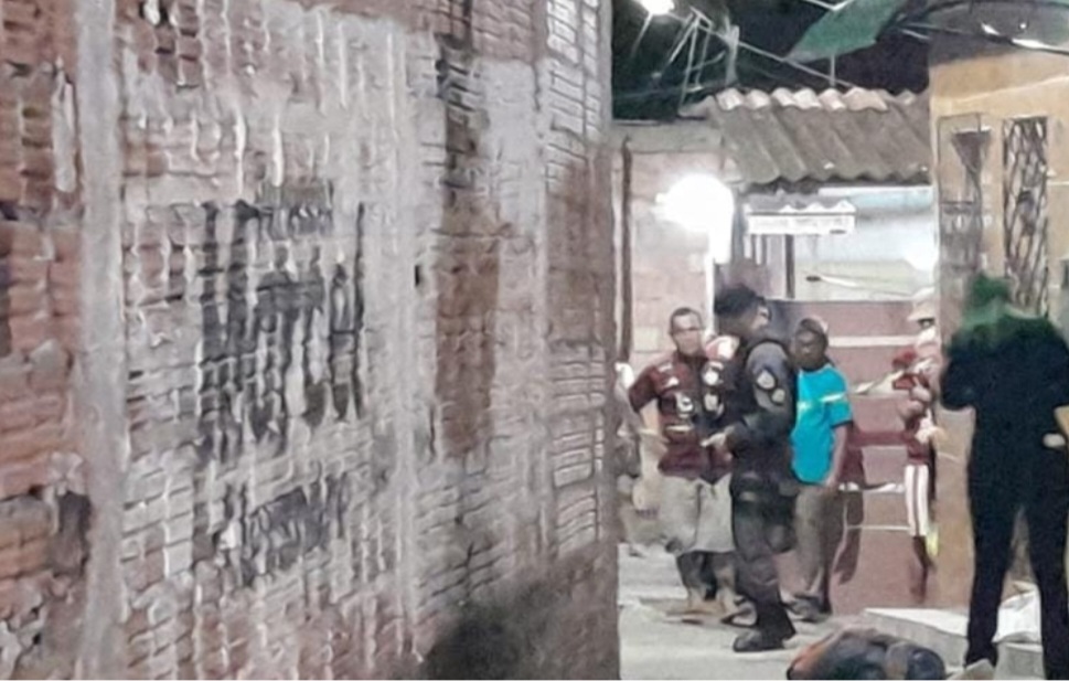 Jovem é encurralado em beco e assassinado por pistoleiros
