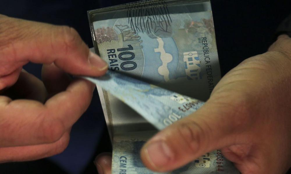 Caixa libera abono salarial para nascidos em março e abril