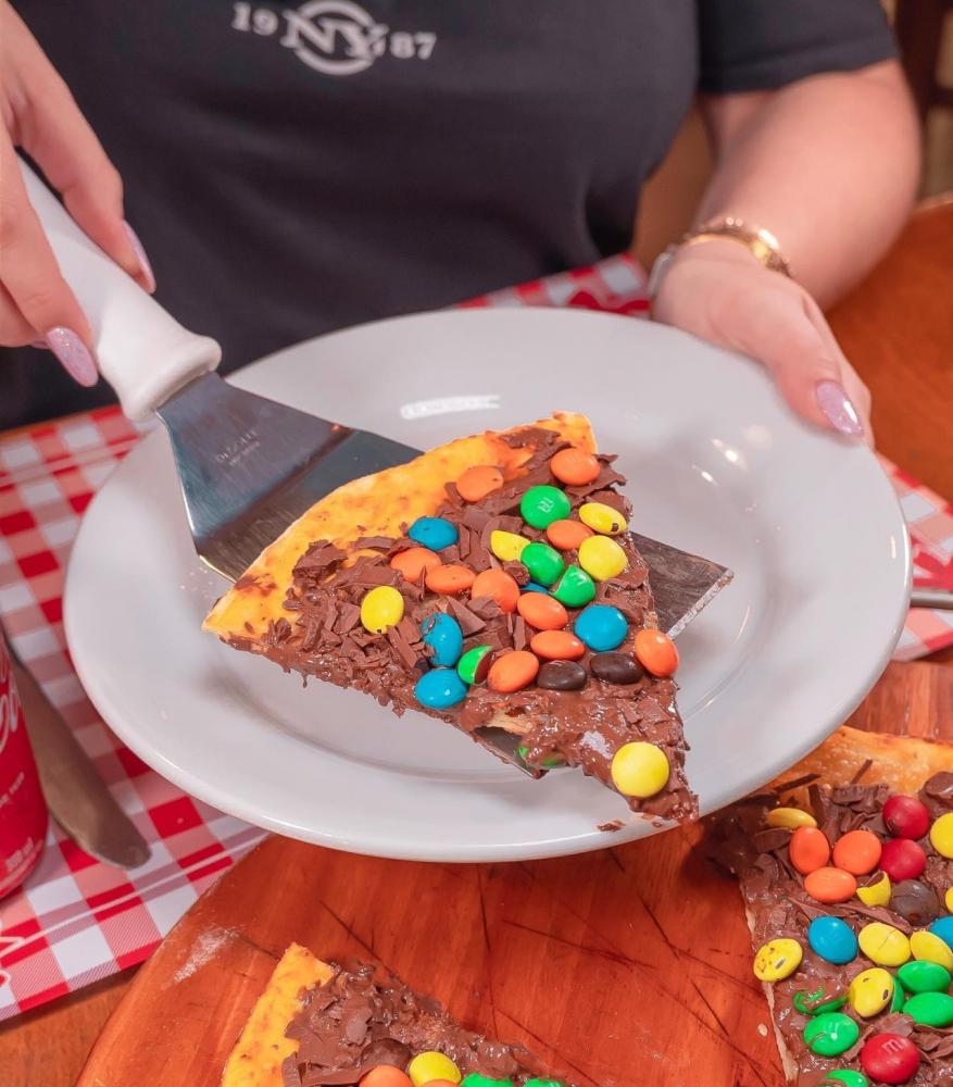 Páscoa com muita pizza de chocolate e brincadeiras