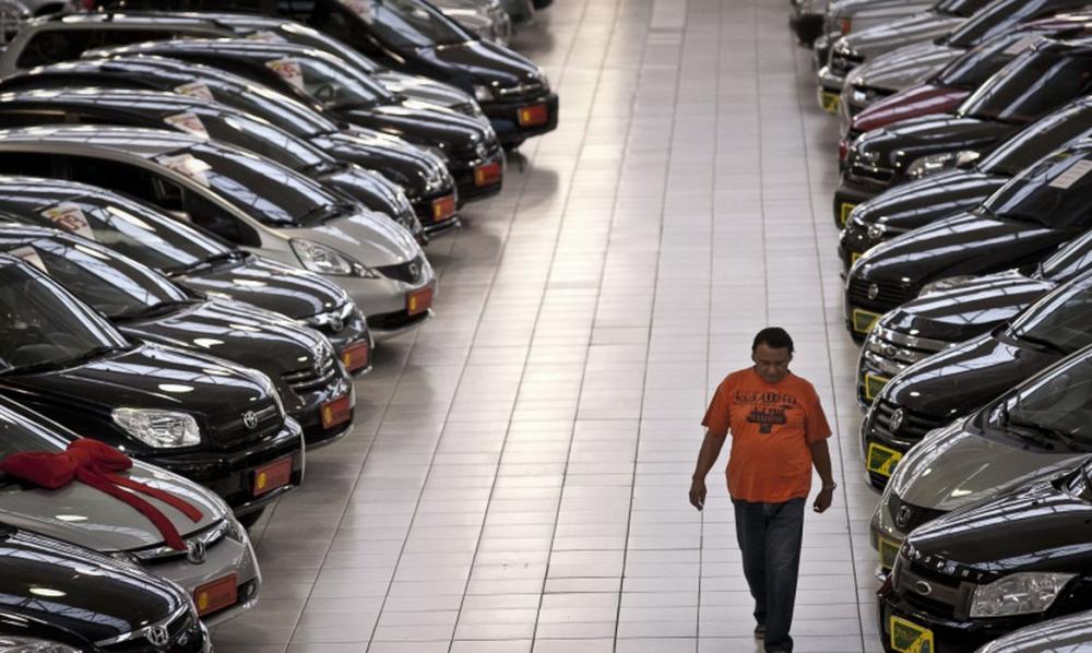 Governo anuncia redução de até 10,96% no preço de carros novos