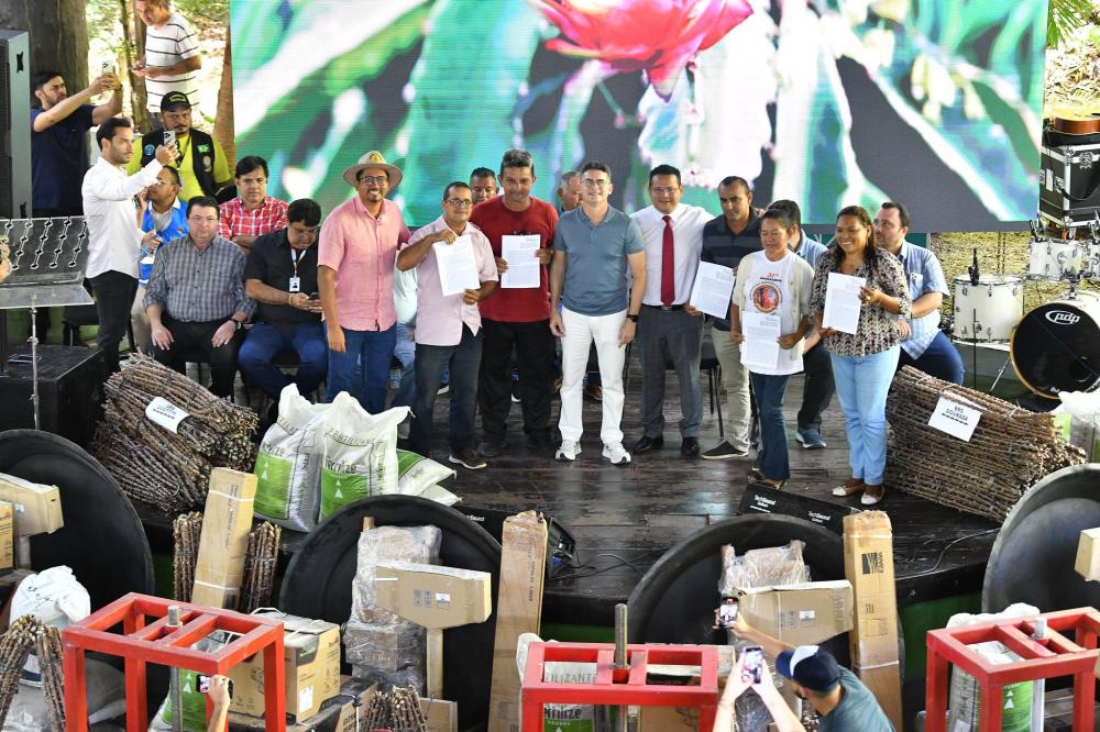 David Almeida destaca apoio aos produtores rurais durante entrega de mais de 100 mil mudas de maniva de mandioca