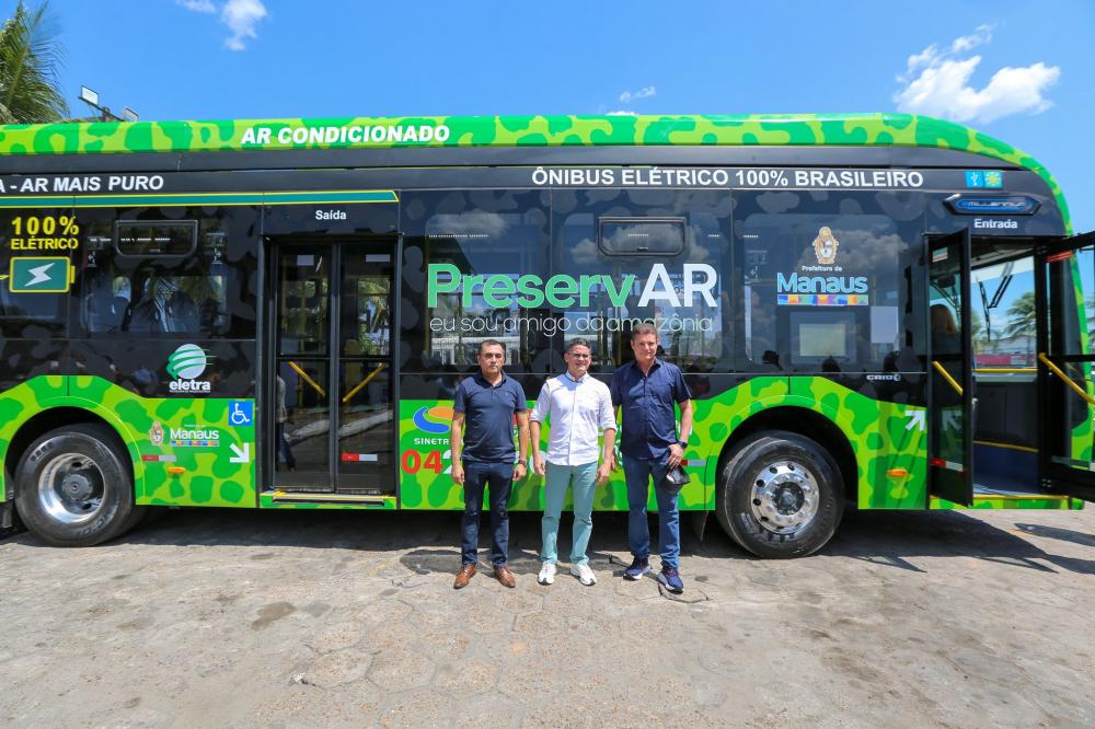 David Almeida entrega primeiro ônibus 100% elétrico da região Norte