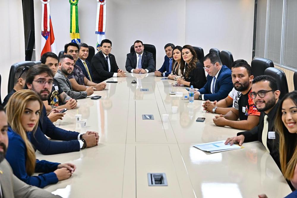 Roberto Cidade media reuniões sobre convocação de concursados da Segurança Pública e sistema de cotas da UEA