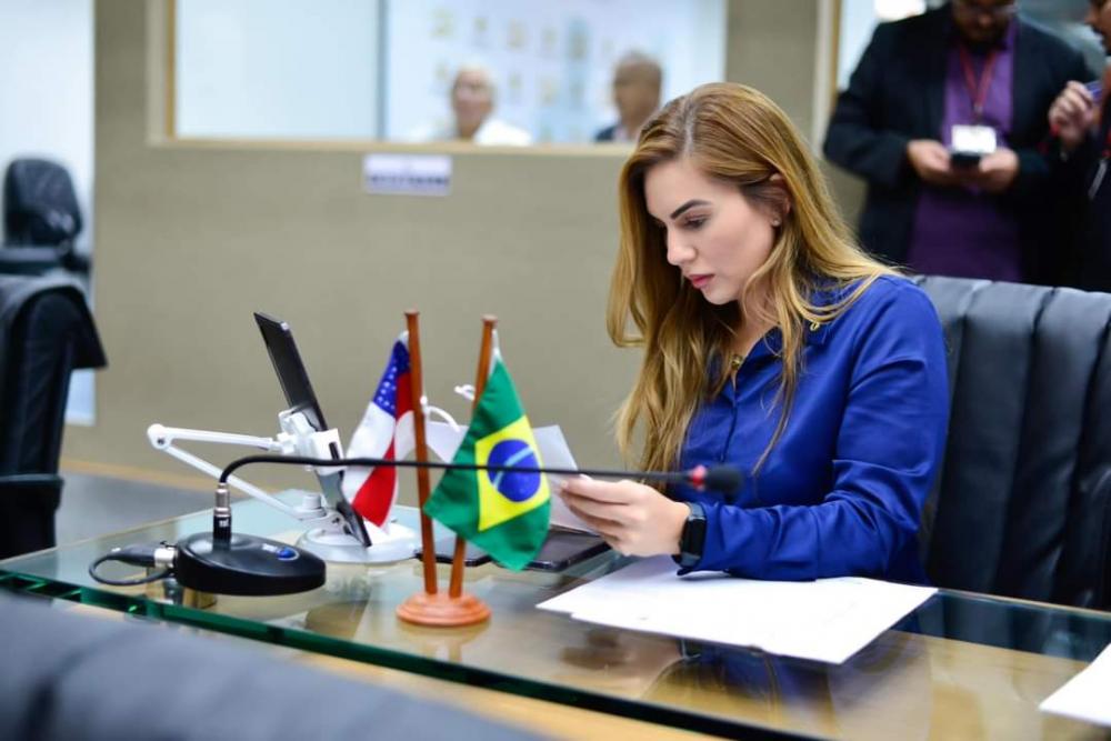 Deputada vai contra decisão do STF e quer barrar vacinação obrigatória contra Covid