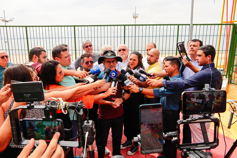 Prefeitura de Manaus libera praia da Ponta Negra para banho após rio Negro alcançar 17,94 metros