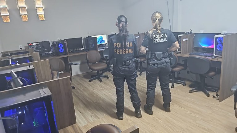 Polícia Federal faz operação contra autores de áudio forjado com inteligência artificial contra David Almeida