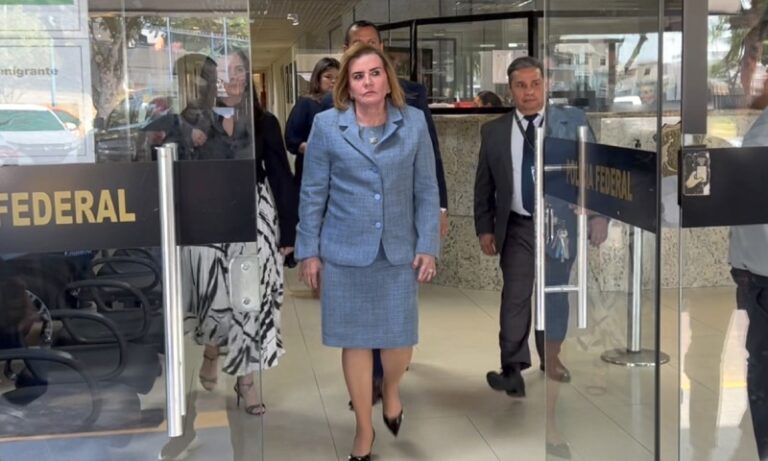 Presidente do TCE-AM, Yara Lins presta depoimento na PF sobre denúncia contra Ary Moutinho