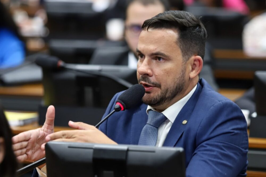 Capitão Alberto Neto é citado em escândalo bilionário de fraudes no INSS após relatar MP que flexibilizou controle
