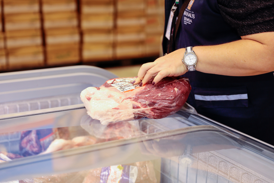 Visa Manaus autua supermercado denunciado em vídeos pela população
