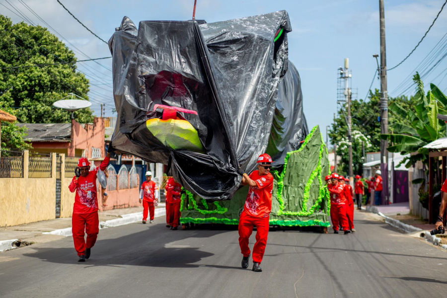 Garantido inicia processo de translado das alegorias para o Festival de Parintins