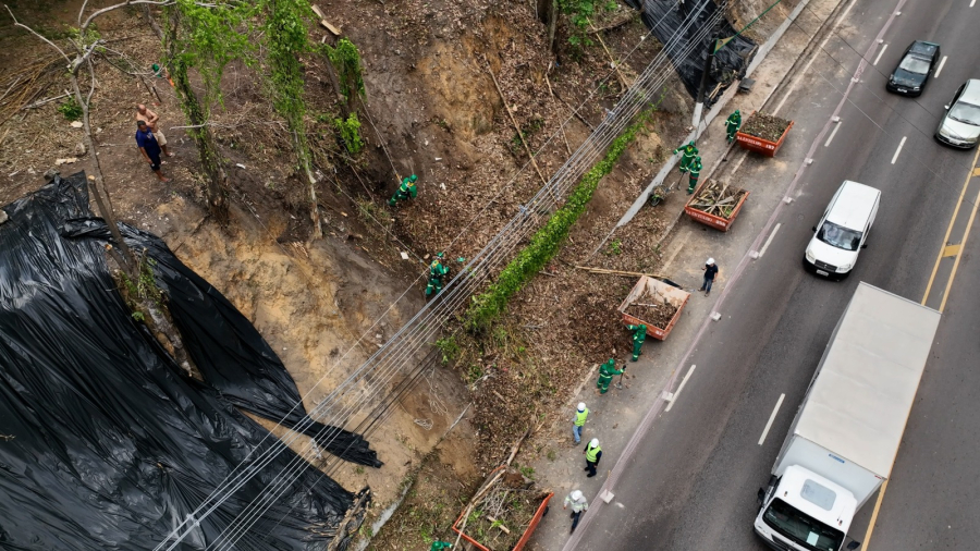 Seminf realiza obras de contenção dos taludes laterais da avenida Mário Ypiranga