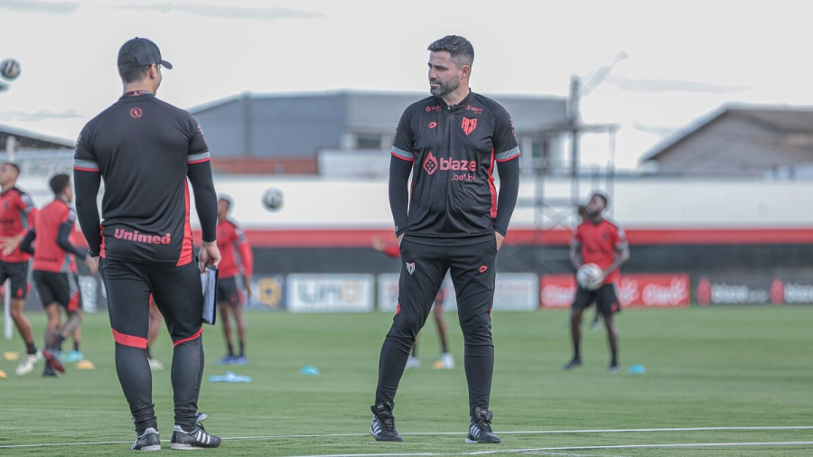 Atlético Goianiense inicia conversas para renovação do Rafael Lacerda