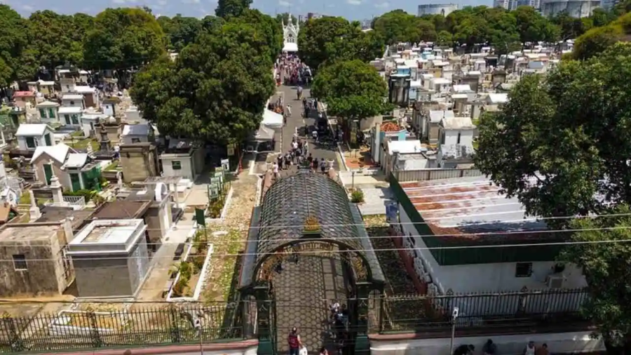 Cemitérios de Manaus recebem mais de 700 mil visitantes no Dia de Finados
