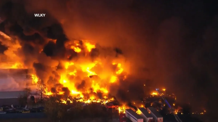 Avião de carga cai perto de aeroporto nos Estados Unidos