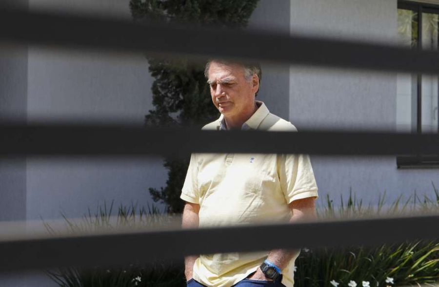 Bolsonaro pede para cumprir pena em prisão domiciliar humanitária