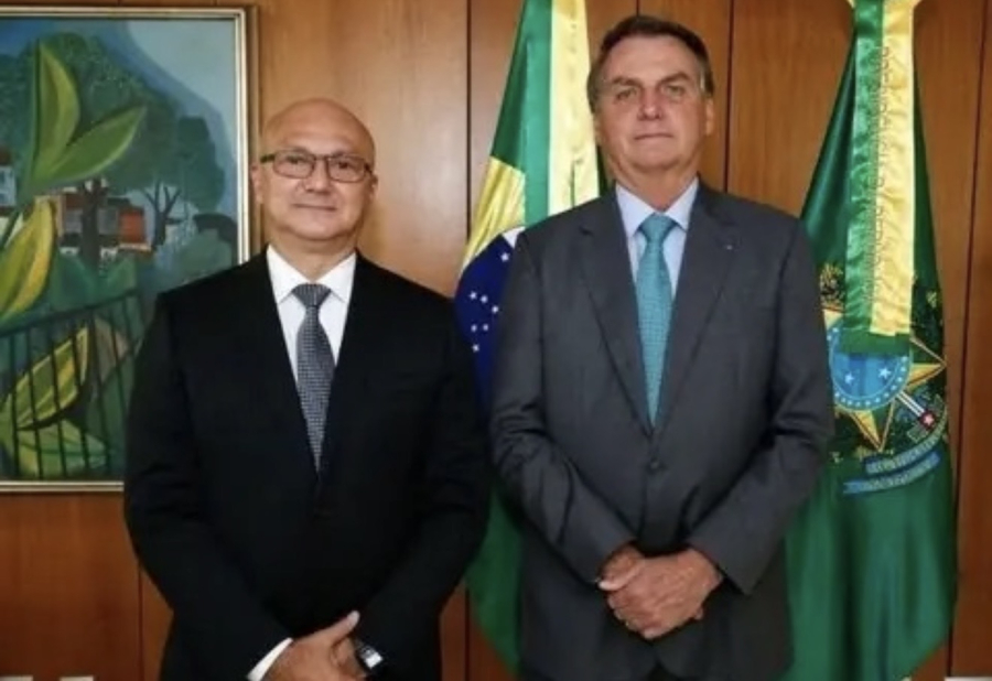 A disputa interna da direita no Amazonas e o temor em torno de Coronel Menezes