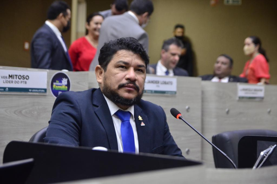 Câmara de Manaus nomeia gestora interina para o gabinete de vereador afastado por 'rachadinha'