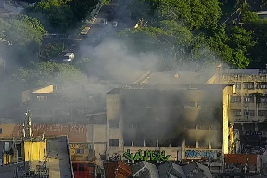 Homem e bebê morrem em incêndio