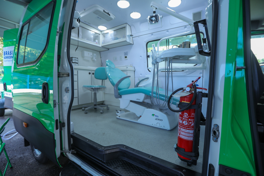 Manaus recebe unidade odontológica móvel e amplia acesso à saúde bucal