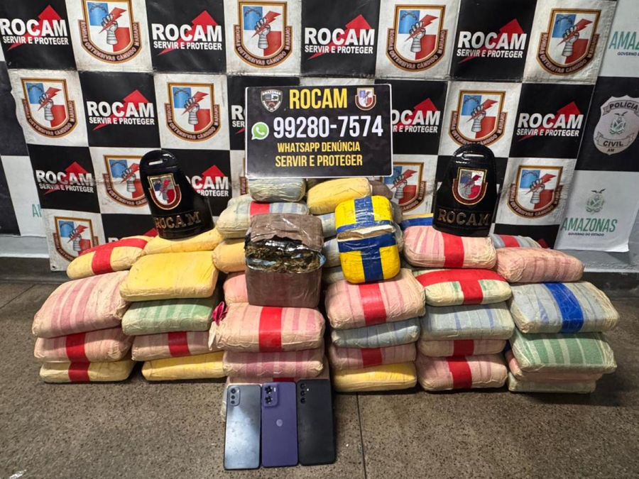 PM apreende cerca de 90 kg de drogas em embarcação no porto de Manaus